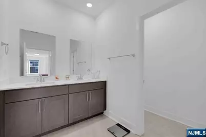 11 Veterans Way 121 #121, Morris Plains, NJ 07950 - Photo 12