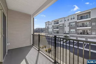 11 Veterans Way 121 #121, Morris Plains, NJ 07950 - Photo 4