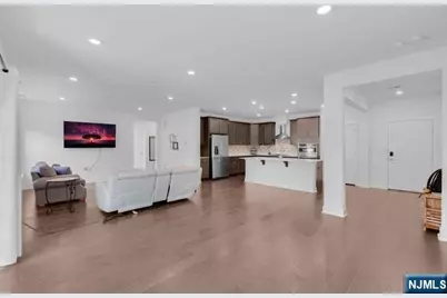 11 Veterans Way 121 #121, Morris Plains, NJ 07950 - Photo 8