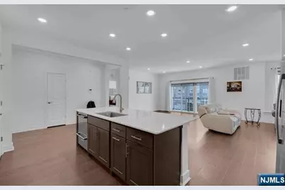 11 Veterans Way 121 #121, Morris Plains, NJ 07950 - Photo 6