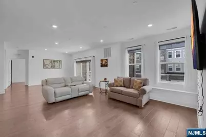11 Veterans Way 121 #121, Morris Plains, NJ 07950 - Photo 18