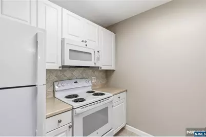 905 River Road 223 #223, Edgewater, NJ 07020 - Photo 10