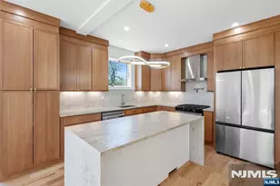 849 Pleasantview 1st Fl, Ridgefield, NJ 07657 - Photo 6