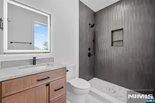 849 Pleasantview 1st Fl, Ridgefield, NJ 07657 - Photo 30