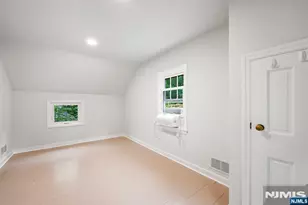 1187 Sussex Rd, Teaneck Township, NJ 07666 - Photo 24