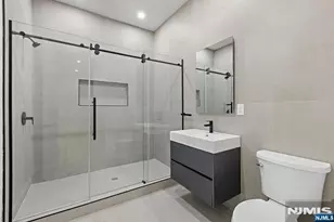 210 Hillcrest Dr, Paramus, NJ 07652 - Photo 28