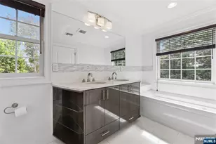 84 Woodmere Ln, Tenafly, NJ 07670 - Photo 20