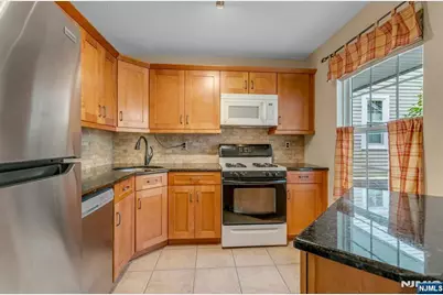 1121 Hyde Park Court, Mahwah, NJ 07430 - Photo 8