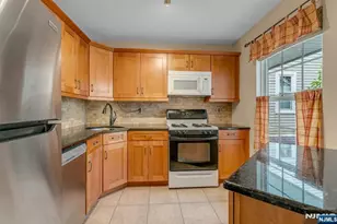 1121 Hyde Park Ct, Mahwah, NJ 07430 - Photo 8