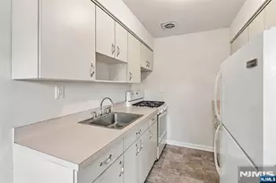 250 Rochelle Ave B-11, Rochelle Park Township, NJ 07662 - Photo 10