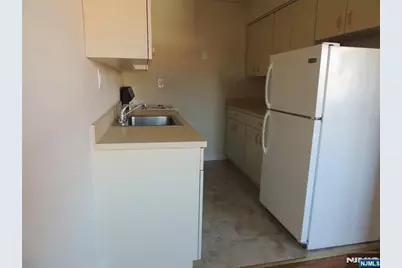 250 Rochelle Avenue B-11 #B-11, Rochelle Park Township, NJ 07662 - Photo 4