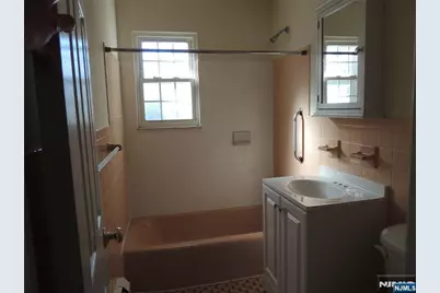 250 Rochelle Avenue B-11 #B-11, Rochelle Park Township, NJ 07662 - Photo 10