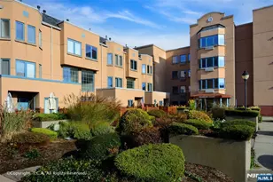 302 Franklin Ct 302, Edgewater, NJ 07020 - Photo 1