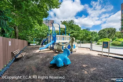 302 Franklin Court 302 #302, Edgewater, NJ 07020 - Photo 6