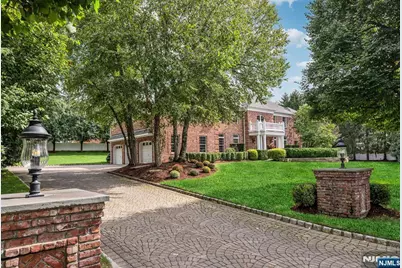 19 Mettowee Farms Court, Upper Saddle River, NJ 07458 - Photo 4