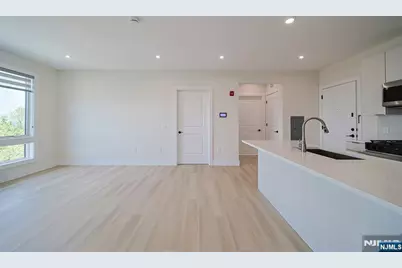 401 E Central Boulevard 2C #2C, Palisades Park, NJ 07650 - Photo 4