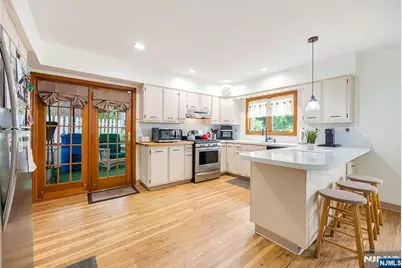 81 W Gouverneur Avenue, Rutherford, NJ 07070 - Photo 12
