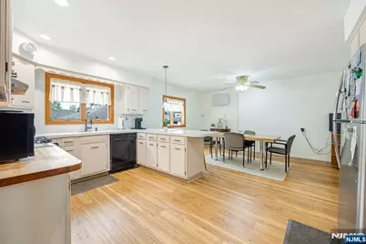 81 W Gouverneur Avenue, Rutherford, NJ 07070 - Photo 10