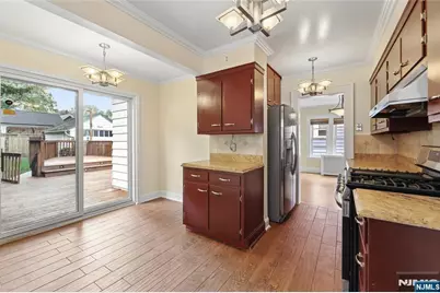 185 Larch Avenue, Teaneck Township, NJ 07666 - Photo 10