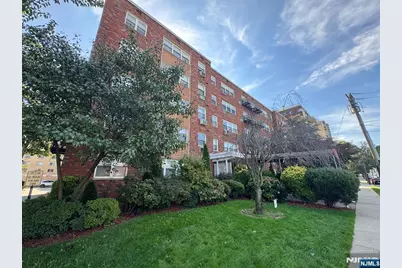 2200 Center Avenue E7 #E7, Fort Lee, NJ 07024 - Photo 2