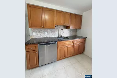 39 Lawrence Avenue, Lodi, NJ 07644 - Photo 4