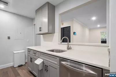 100 Crown Court 461 #461, Edgewater, NJ 07020 - Photo 12