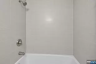 100 Crown Ct 461, Edgewater, NJ 07020 - Photo 22