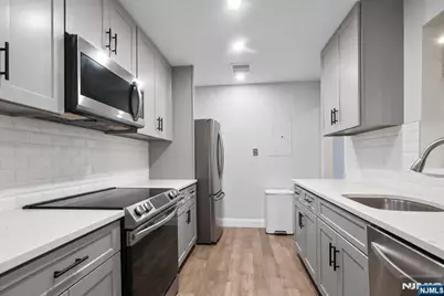 100 Crown Court 461 #461, Edgewater, NJ 07020 - Photo 14