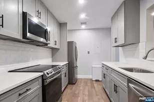 100 Crown Ct 461, Edgewater, NJ 07020 - Photo 14