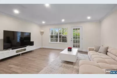 100 Crown Court 461 #461, Edgewater, NJ 07020 - Photo 6