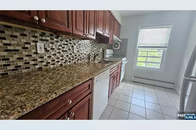 1628 Valley Street 2C #2C, Fort Lee, NJ 07024 - Photo 2