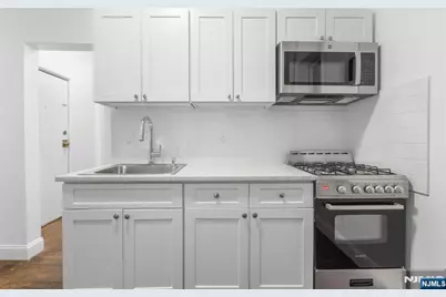 137 Kensington Avenue 504 #504, Jersey City, NJ 07304 - Photo 8