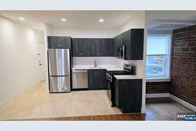 292 Stuyvesant Avenue 290 #290, Lyndhurst Township, NJ 07071 - Photo 2