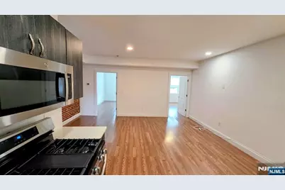 292 Stuyvesant Avenue 290 #290, Lyndhurst Township, NJ 07071 - Photo 6