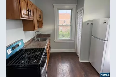 326 Delawanna Avenue 2 #2, Clifton, NJ 07014 - Photo 4