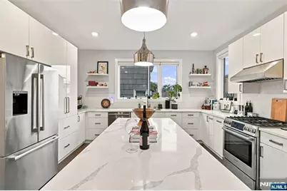 209 Wayne Avenue A #A, Cliffside Park, NJ 07010 - Photo 16