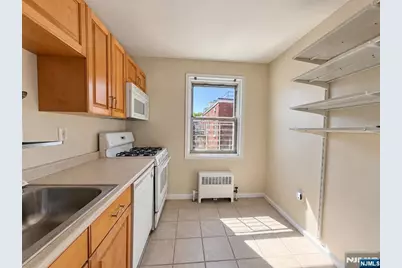 2330 Linwood Avenue 5A #5A, Fort Lee, NJ 07024 - Photo 6