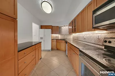 1077 River Road 1009 #1009, Edgewater, NJ 07020 - Photo 10