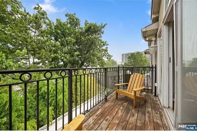 352 Gorge, Cliffside Park, NJ 07010 - Photo 8