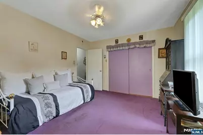 401 Adolphus Avenue, Cliffside Park, NJ 07010 - Photo 24