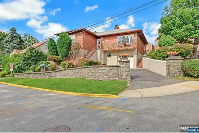 401 Adolphus Avenue, Cliffside Park, NJ 07010 - Photo 2
