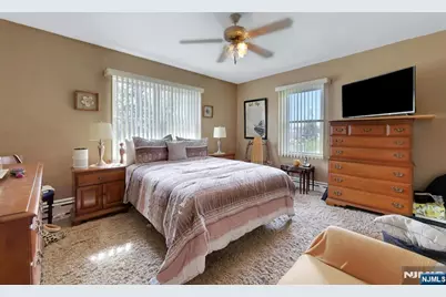 401 Adolphus Avenue, Cliffside Park, NJ 07010 - Photo 22