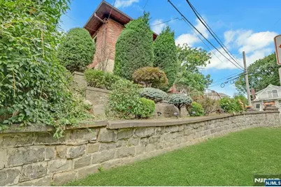 401 Adolphus Avenue, Cliffside Park, NJ 07010 - Photo 28