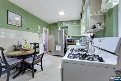 401 Adolphus Avenue, Cliffside Park, NJ 07010 - Photo 20