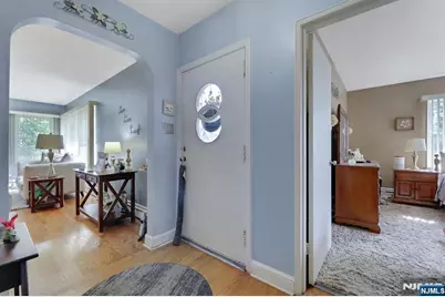 401 Adolphus Avenue, Cliffside Park, NJ 07010 - Photo 8