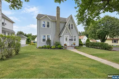 88 Lindbergh Boulevard, Teaneck Township, NJ 07666 - Photo 2