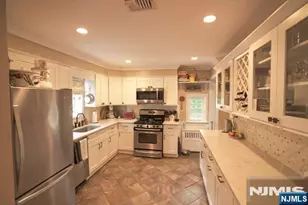237 Glen Ave, Midland Park, NJ 07432 - Photo 2