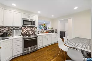 18 Holiday Ct, River Vale Township, NJ 07675 - Photo 8