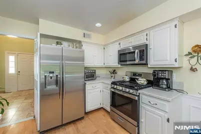 8 Birdseye Circle, Wayne, NJ 07470 - Photo 2