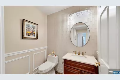 339 Tremont Avenue, Fort Lee, NJ 07024 - Photo 8